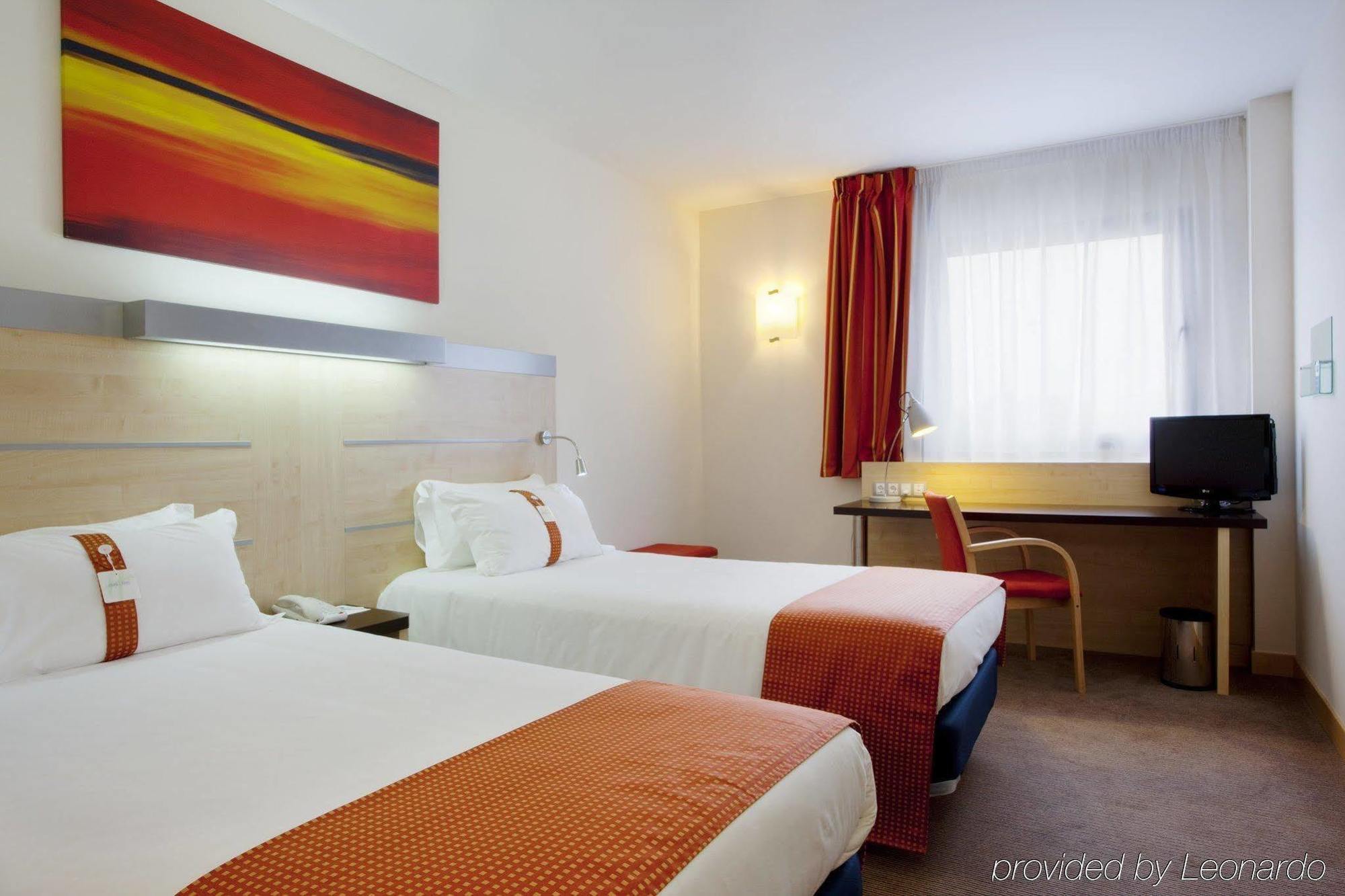Holiday Inn Express Vitoria, An Ihg Hotel Стая снимка